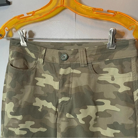 Eddie Bauer Travex Capri Pants Womens 4 Slightly Curvy Straight Leg Camo Nylon - Picture 5 of 10